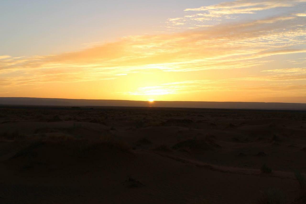 Riad Hotel Les Flamants Merzouga Bagian luar foto