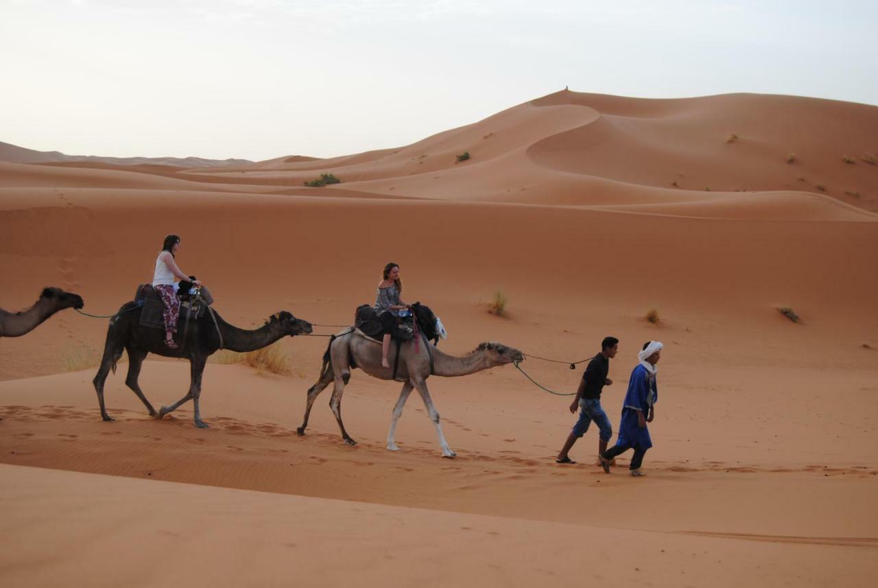 Riad Hotel Les Flamants Merzouga Bagian luar foto